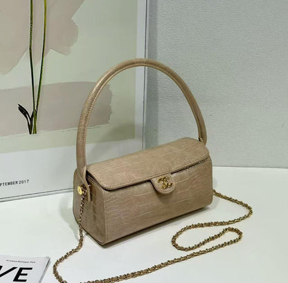 Classic Clutch With Chain