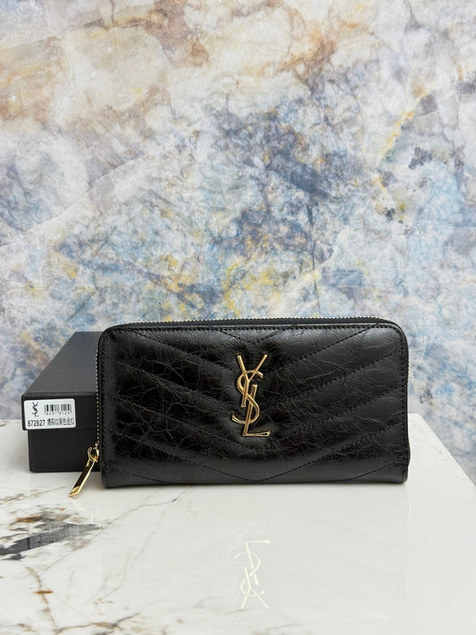 Zip-Around Wallet With Classic Chevron Quilting