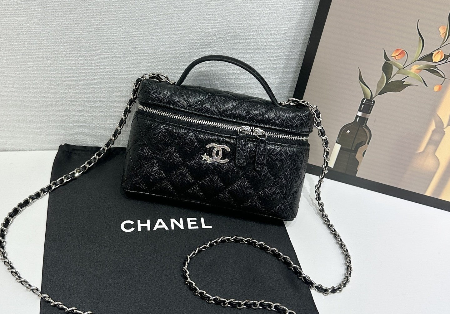 Slim Vanity Case With Chain